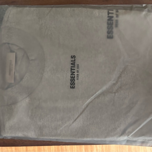 Fear of God Essentials BNWT mens sm dark oatmeal tee-shirt comes in plastic bag - Picture 1 of 8